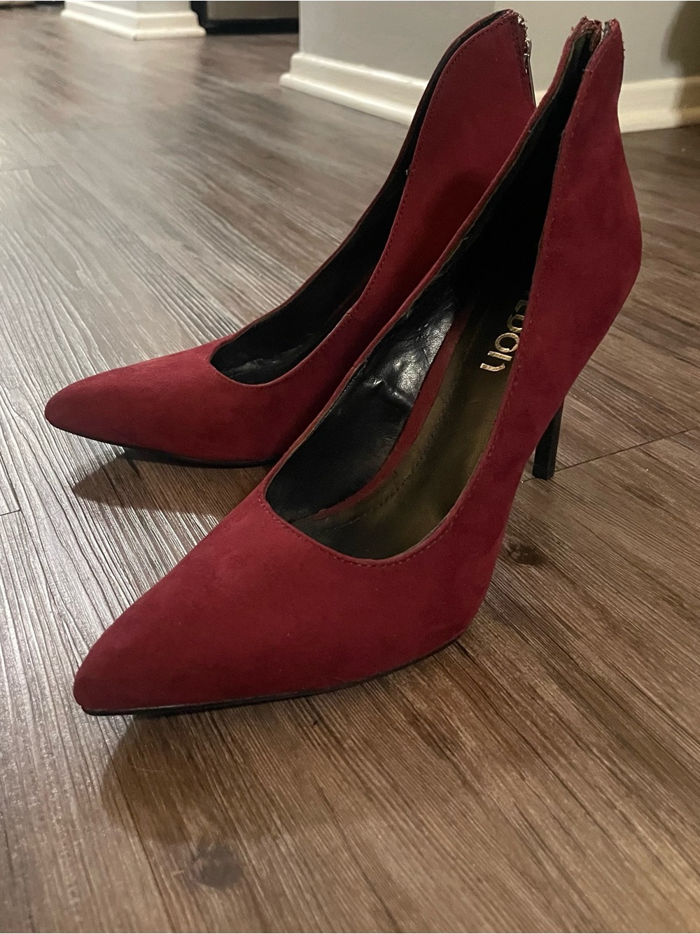 Tildon Burgundy Suede Stiletto Pointed-Toe Pumps. Size 8